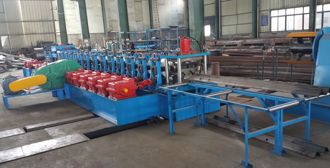 mesin membentuk roll pagar lebuh raya