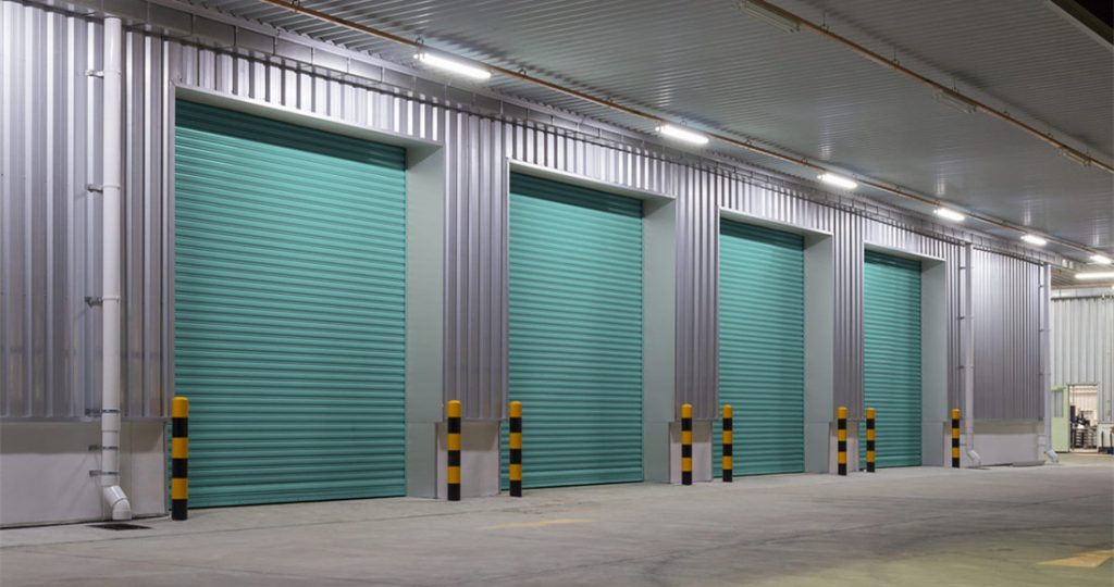 Vídeo de una máquina perfiladora de puertas de acero