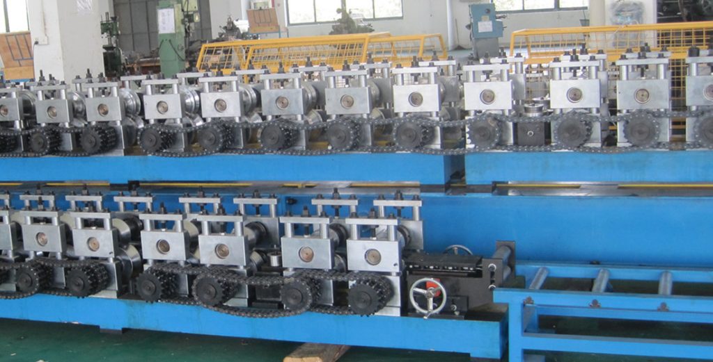 Quick changeable roll forming machine