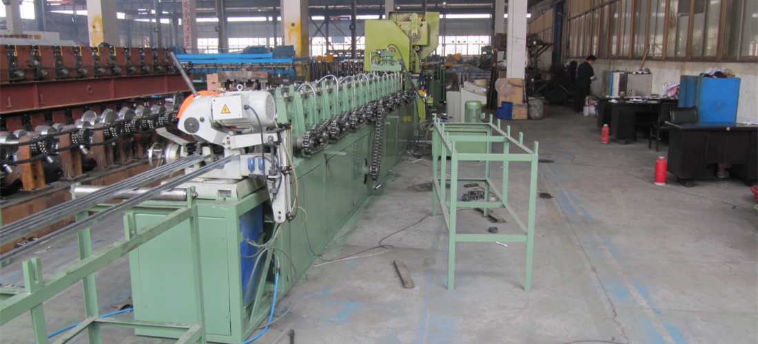 c strut roll membentuk talian mesin