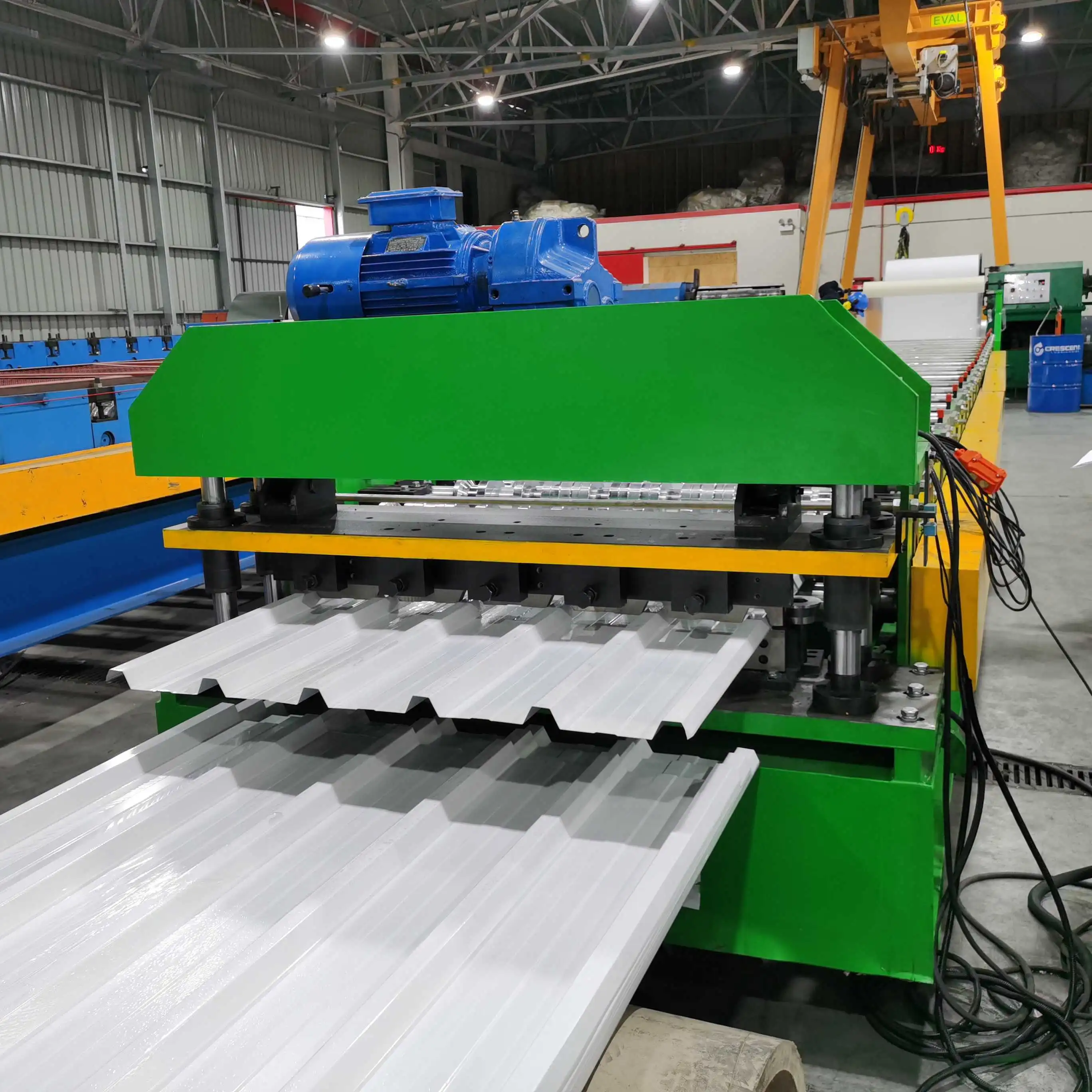 Полностью автоматизированная производственная линия по изготовлению листогибочных станков для металлических кровельных конструкций от компании Beli.