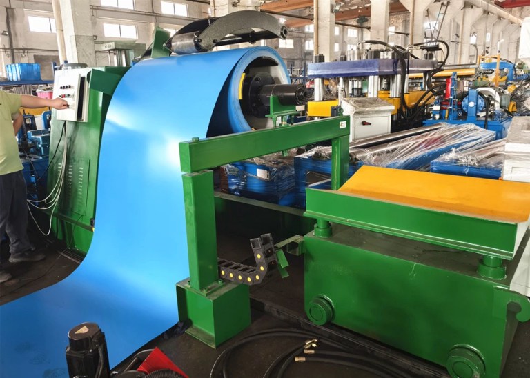 Профилегибочная машина для производства кровельных панелей из металлочерепицы