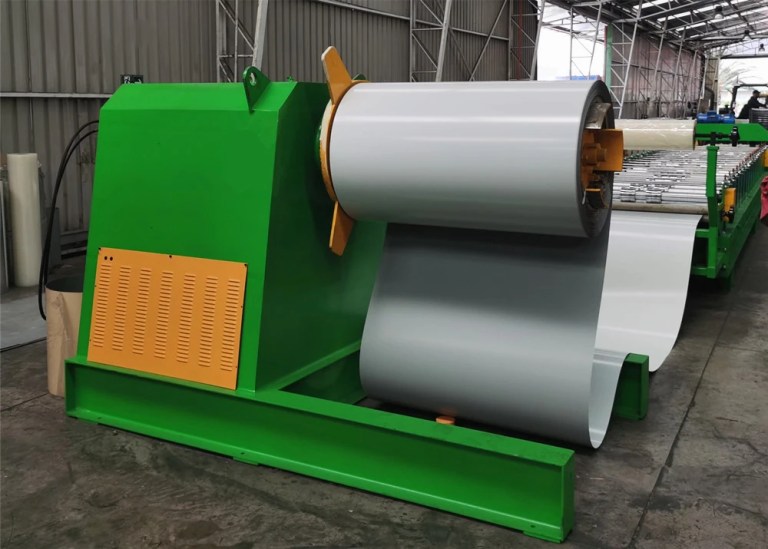 Профилегибочная машина для производства трапециевидных ребристых кровель и облицовки стен Spandeck